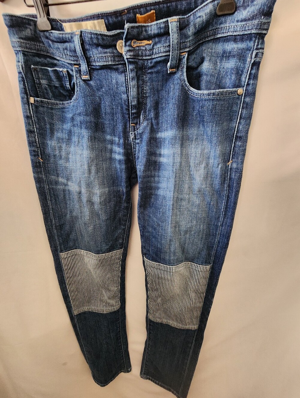 Pilcro Patch Knee Jeans. Size 28